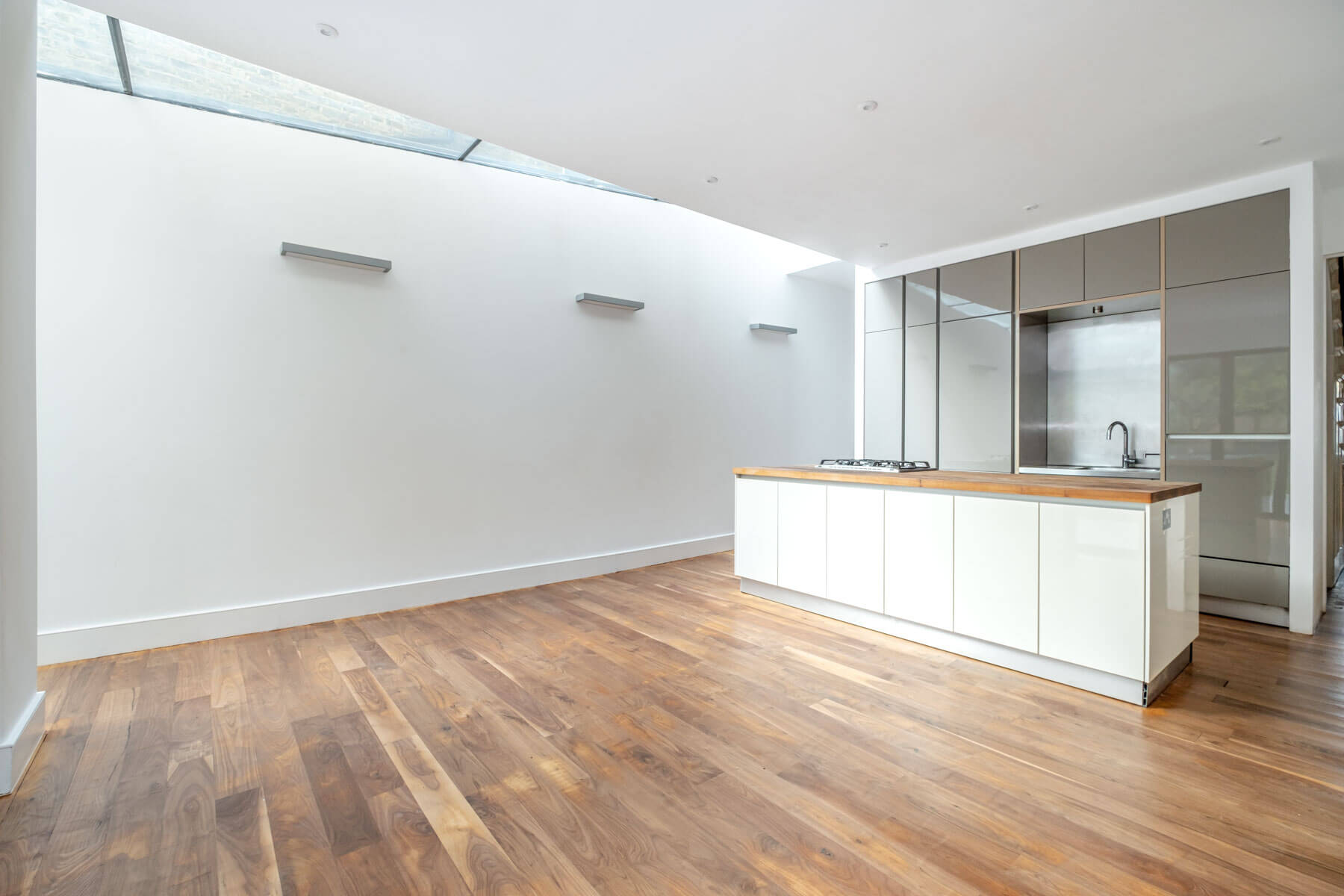 Cucina · pulita, luminosa, pronta per vendere